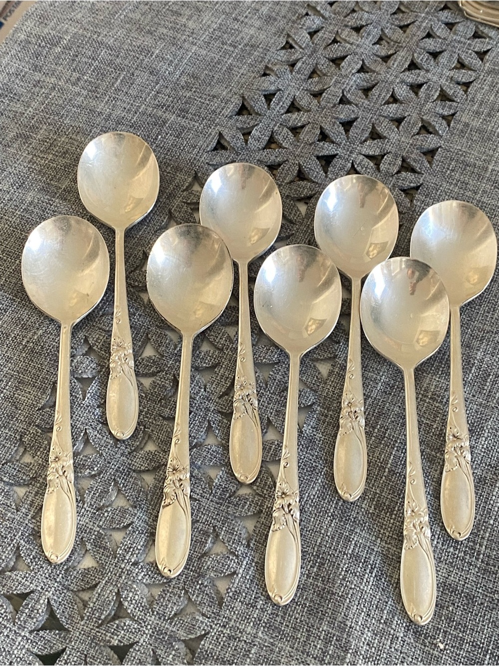 Oneida Coommunity Vintage-Style Silver Flatware Set with Floral Handles - Silver - Picture 4 of 16